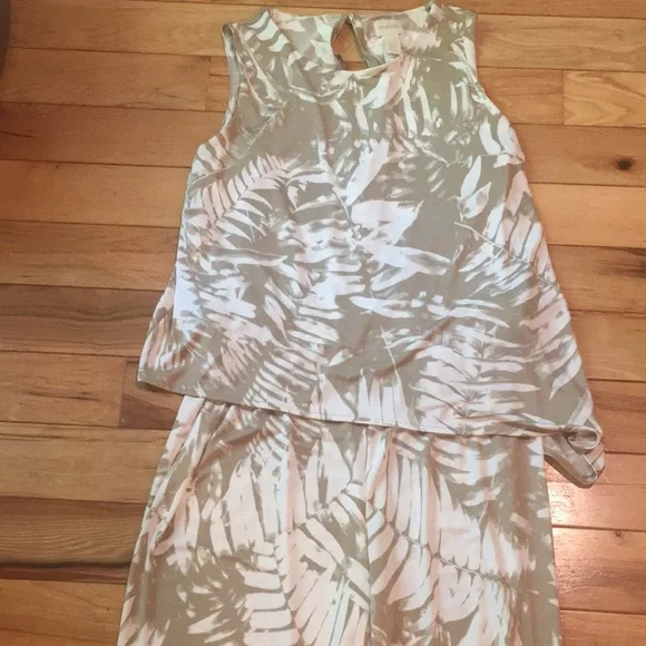 Beautiful women’s jumpsuit Chicos size 1 petite great for work or nite out! - Picture 3 of 6